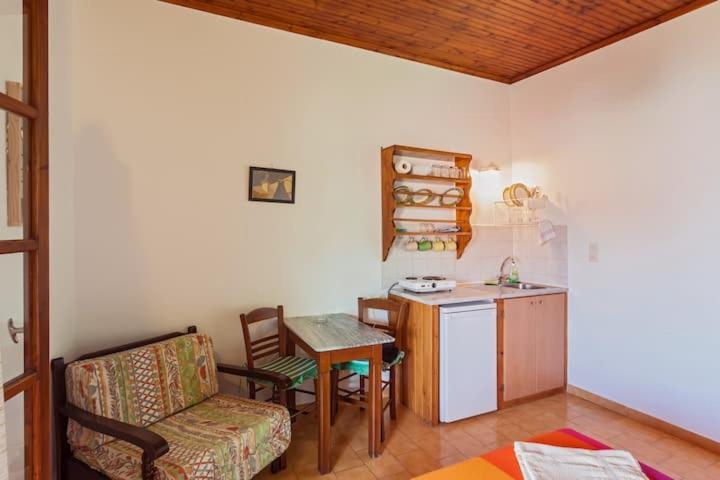 Eleni Del Sol Apartment สโกเปลอสทาวน์ ห้อง รูปภาพ